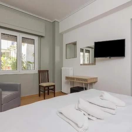 Fully Renovated 1 Bedroom Apartment *
