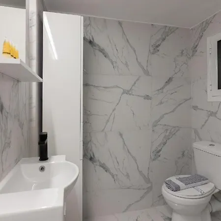 Fully Renovated 1 Bedroom Apartment Athens