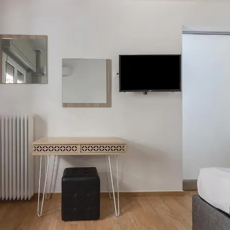 Fully Renovated 1 Bedroom Apartment