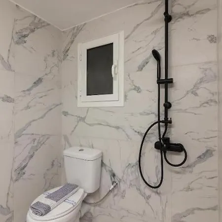 Fully Renovated 1 Bedroom Athens