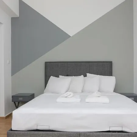Fully Renovated 1 Bedroom Apartment